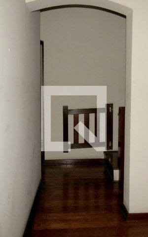 Casa à venda com 302m², 4 quartos e 4 vagasSala - Corredor