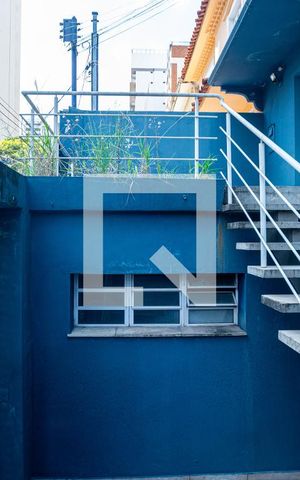 Casa à venda com 210m², 3 quartos e 2 vagas Casa à venda com 210m², 3 quartos e 2 vagasEscada