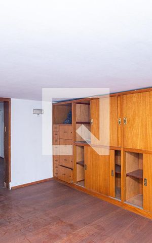 Casa à venda com 210m², 3 quartos e 2 vagas Casa à venda com 210m², 3 quartos e 2 vagasQuarto
