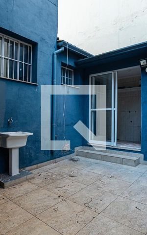 Casa à venda com 210m², 3 quartos e 2 vagas Casa à venda com 210m², 3 quartos e 2 vagasÁrea de Serviço