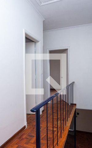 Casa à venda com 210m², 3 quartos e 2 vagas Casa à venda com 210m², 3 quartos e 2 vagasCorredor