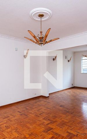 Casa à venda com 210m², 3 quartos e 2 vagas Casa à venda com 210m², 3 quartos e 2 vagasSala