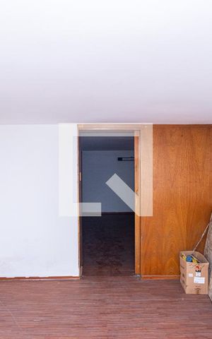 Casa à venda com 210m², 3 quartos e 2 vagas Casa à venda com 210m², 3 quartos e 2 vagasQuarto