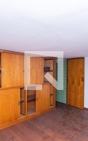 Casa à venda com 210m², 3 quartos e 2 vagas Casa à venda com 210m², 3 quartos e 2 vagasQuarto