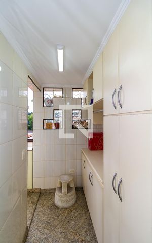 Casa à venda com 300m², 3 quartos e 7 vagas Casa à venda com 300m², 3 quartos e 7 vagasÁrea de Serviço