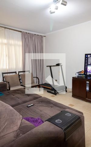 Casa à venda com 137m², 3 quartos e 2 vagas Casa à venda com 137m², 3 quartos e 2 vagasSala