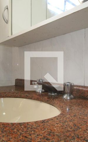 Casa à venda com 202m², 4 quartos e 5 vagasBanheiro da Suíte 2