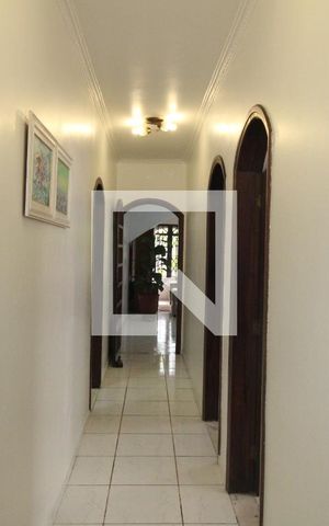 Casa à venda com 202m², 4 quartos e 5 vagasCorredor