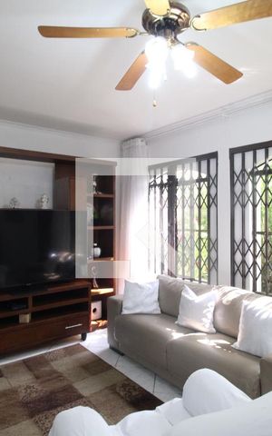 Casa à venda com 202m², 4 quartos e 5 vagasSala