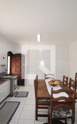 Casa à venda com 202m², 4 quartos e 5 vagasCozinha 
