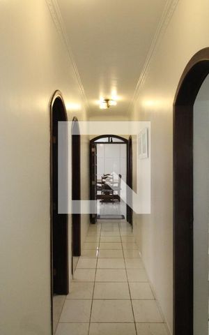 Casa à venda com 202m², 4 quartos e 5 vagasCorredor
