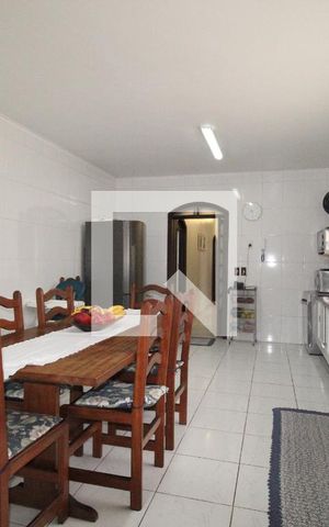 Casa à venda com 202m², 4 quartos e 5 vagasCozinha 