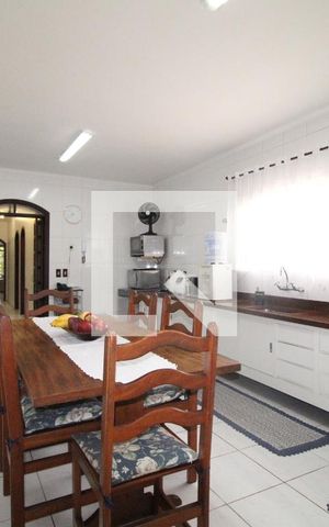 Casa à venda com 202m², 4 quartos e 5 vagasCozinha 