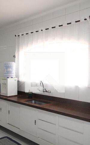 Casa à venda com 202m², 4 quartos e 5 vagasCozinha 