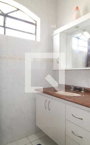 Casa à venda com 202m², 4 quartos e 5 vagasBanheiro da Suíte 2
