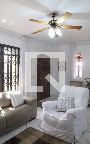 Casa à venda com 202m², 4 quartos e 5 vagasSala