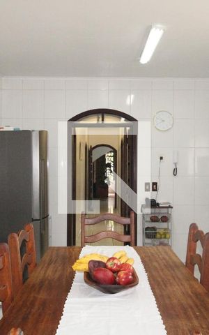 Casa à venda com 202m², 4 quartos e 5 vagasCozinha 