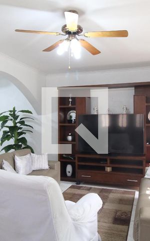 Casa à venda com 202m², 4 quartos e 5 vagasSala