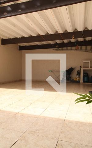 Casa à venda com 202m², 4 quartos e 5 vagasQuintal e garagem