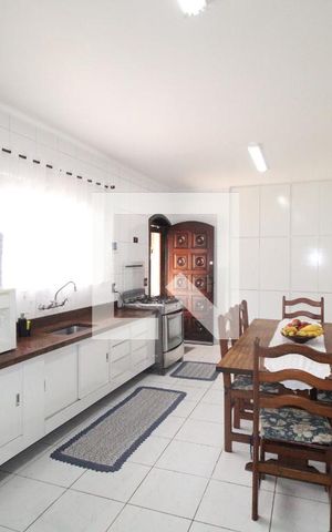 Casa à venda com 202m², 4 quartos e 5 vagasCozinha 