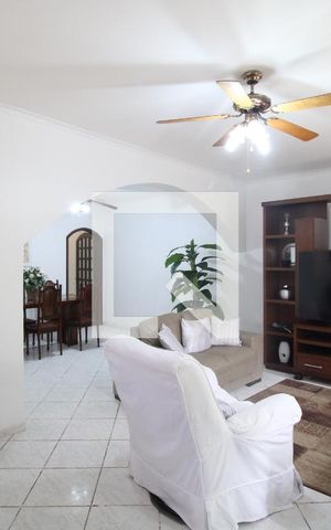 Casa à venda com 202m², 4 quartos e 5 vagasSala