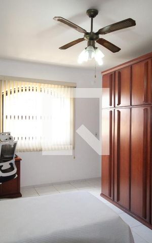 Casa à venda com 202m², 4 quartos e 5 vagasQuarto Suíte 2 