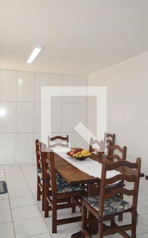 Casa à venda com 202m², 4 quartos e 5 vagasCozinha 