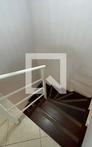 Casa de condomínio à venda com 93m², 3 quartos e 2 vagasEscada