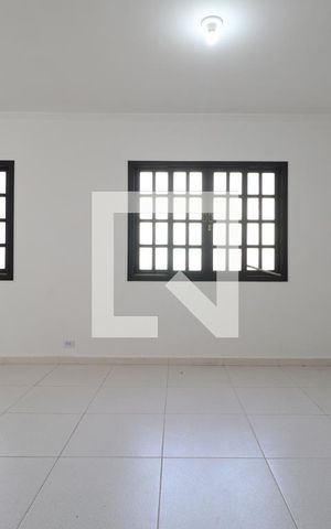 Casa para alugar com 128m², 3 quartos e 2 vagasSala
