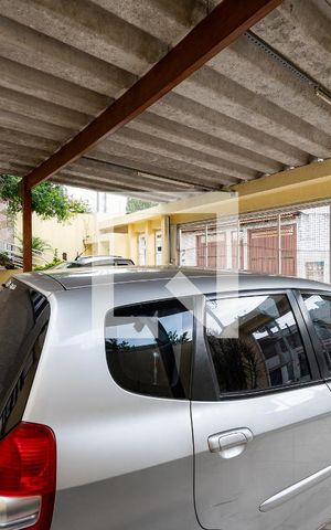 Casa à venda com 230m², 4 quartos e 3 vagas Casa à venda com 230m², 4 quartos e 3 vagasGaragem