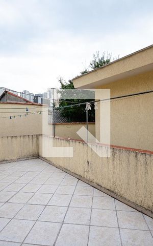 Casa à venda com 230m², 4 quartos e 3 vagas Casa à venda com 230m², 4 quartos e 3 vagasVaranda