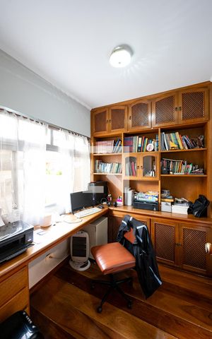 Casa à venda com 230m², 4 quartos e 3 vagas Casa à venda com 230m², 4 quartos e 3 vagasEscritório