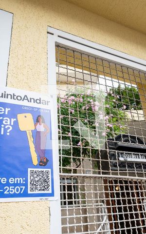 Casa à venda com 230m², 4 quartos e 3 vagas Casa à venda com 230m², 4 quartos e 3 vagasFachada