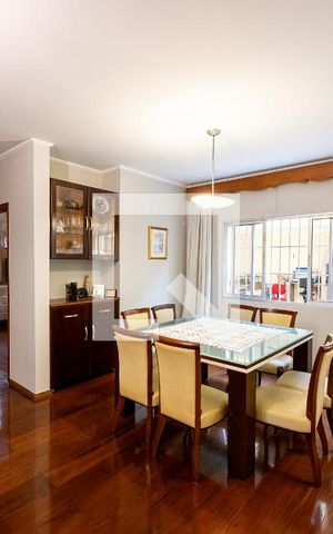 Casa à venda com 230m², 4 quartos e 3 vagas Casa à venda com 230m², 4 quartos e 3 vagasSala