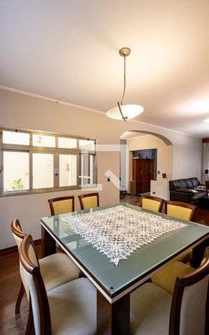 Casa à venda com 230m², 4 quartos e 3 vagas Casa à venda com 230m², 4 quartos e 3 vagasSala