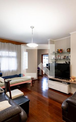 Casa à venda com 230m², 4 quartos e 3 vagas Casa à venda com 230m², 4 quartos e 3 vagasSala
