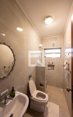 Casa à venda com 230m², 4 quartos e 3 vagas Casa à venda com 230m², 4 quartos e 3 vagasBanheiro Social 1