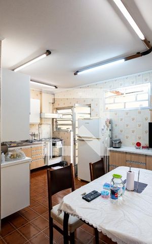 Casa à venda com 230m², 4 quartos e 3 vagas Casa à venda com 230m², 4 quartos e 3 vagasCozinha