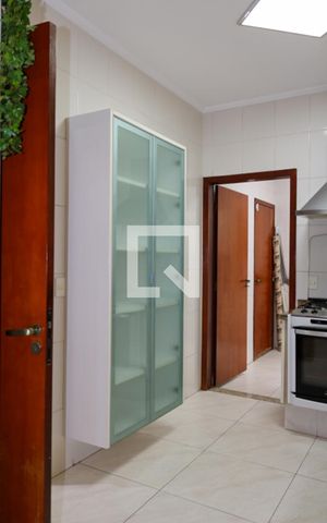 Casa à venda com 210m², 3 quartos e 6 vagas Casa à venda com 210m², 3 quartos e 6 vagasCozinha