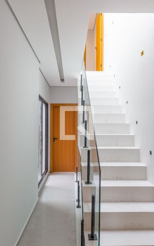 Casa à venda com 150m², 4 quartos e 2 vagasCorredor