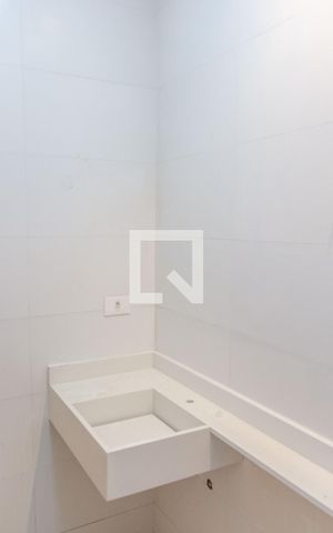 Casa à venda com 150m², 4 quartos e 2 vagasBanheiro da Suíte 4