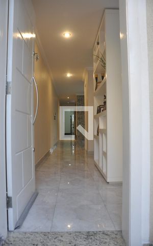 Casa para alugar com 250m², 3 quartos e 5 vagasCorredor