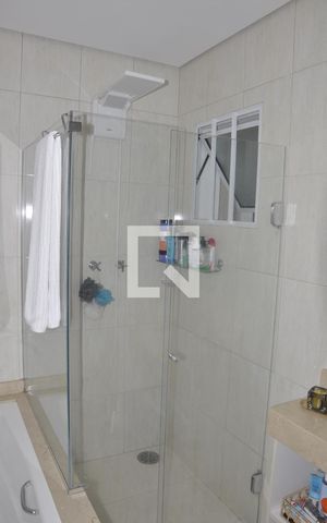 Casa para alugar com 250m², 3 quartos e 5 vagasBanheiro do Quarto 1