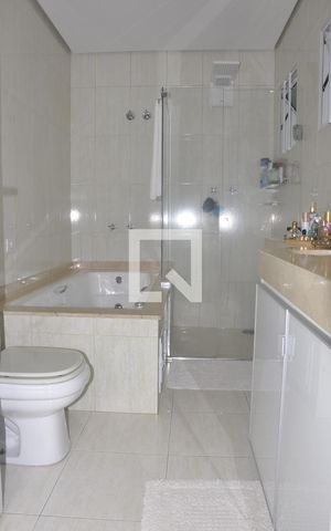 Casa para alugar com 250m², 3 quartos e 5 vagasBanheiro do Quarto 1