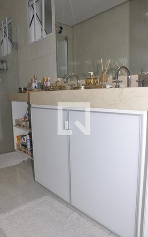 Casa para alugar com 250m², 3 quartos e 5 vagasBanheiro do Quarto 1