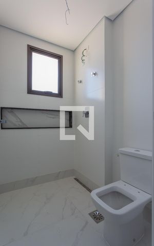 Apartamento à venda com 180m², 4 quartos e 4 vagasBanheiro das Suítes 1 e 2