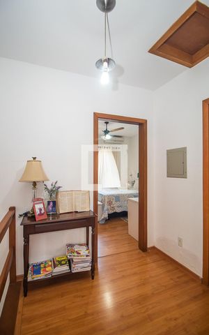 Casa à venda com 142m², 3 quartos e 2 vagas Casa à venda com 142m², 3 quartos e 2 vagasCorredor