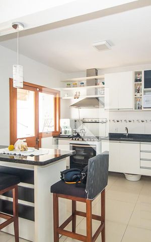 Casa à venda com 142m², 3 quartos e 2 vagas Casa à venda com 142m², 3 quartos e 2 vagasCozinha