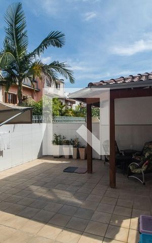 Casa à venda com 142m², 3 quartos e 2 vagas Casa à venda com 142m², 3 quartos e 2 vagasQuintal