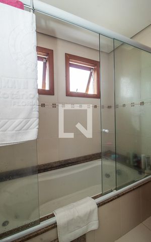 Casa à venda com 142m², 3 quartos e 2 vagas Casa à venda com 142m², 3 quartos e 2 vagasBanheiro da suite